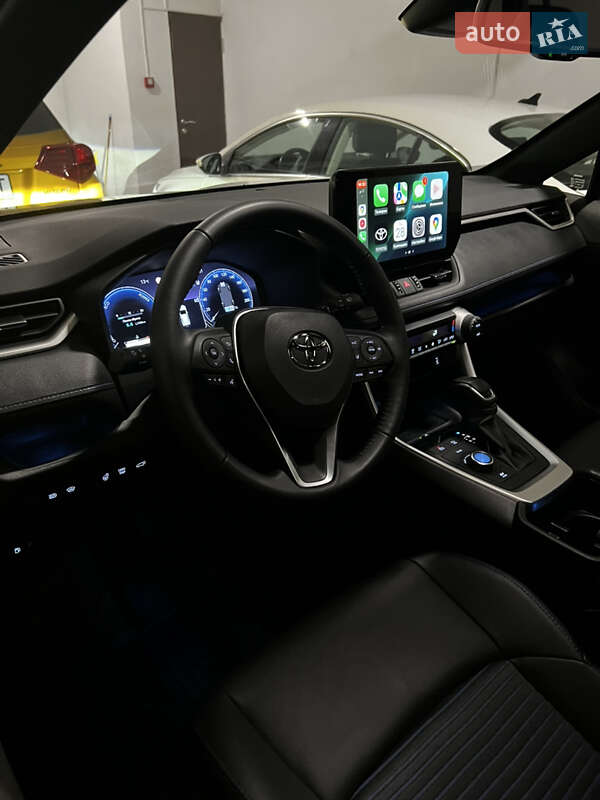 Внедорожник / Кроссовер Toyota RAV4 2023 в Черновцах