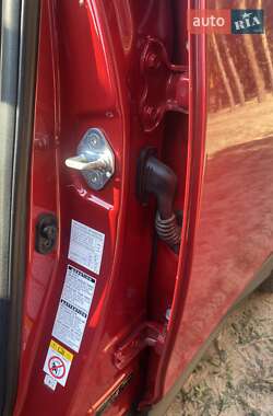 Внедорожник / Кроссовер Toyota RAV4 2013 в 