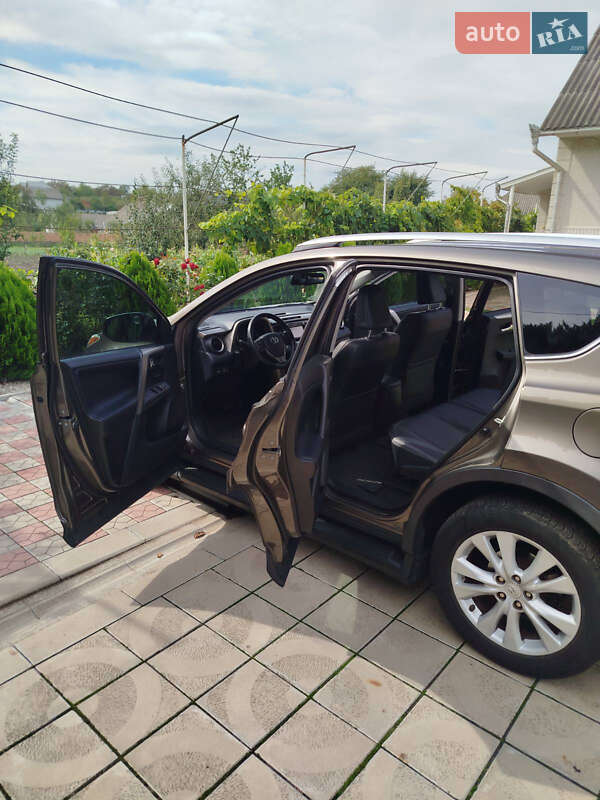 Внедорожник / Кроссовер Toyota RAV4 2015 в Новоселице