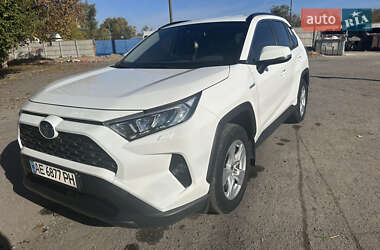 Позашляховик / Кросовер Toyota RAV4 2021 в 