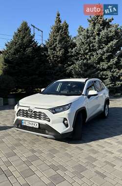 Позашляховик / Кросовер Toyota RAV4 2019 в Дніпрі