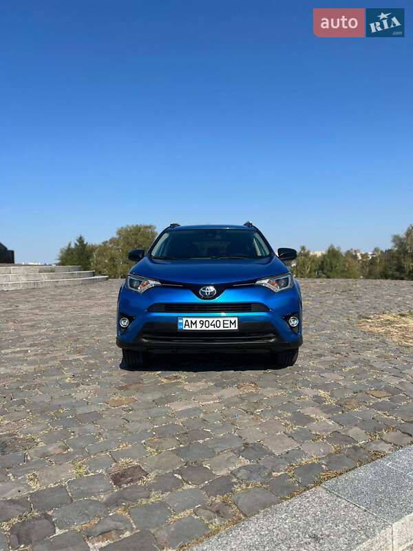 Позашляховик / Кросовер Toyota RAV4 2018 в Житомирі