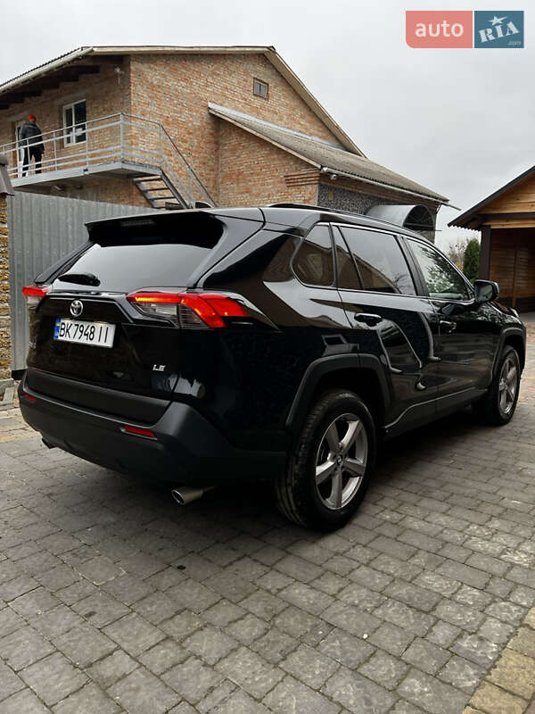 Позашляховик / Кросовер Toyota RAV4 2018 в Дубні