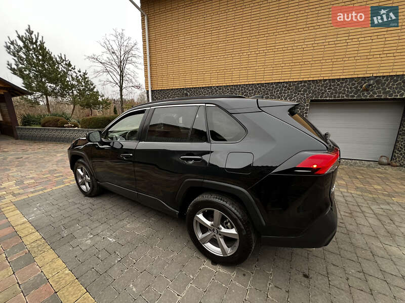 Позашляховик / Кросовер Toyota RAV4 2018 в Дубні