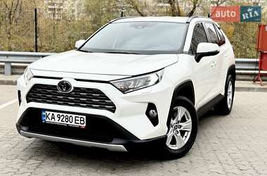 Позашляховик / Кросовер Toyota RAV4 2021 в Києві