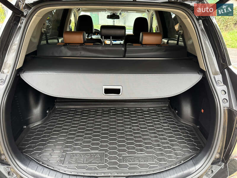 Позашляховик / Кросовер Toyota RAV4 2015 в Одесі