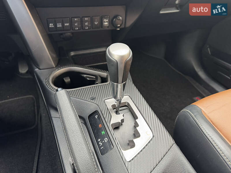 Позашляховик / Кросовер Toyota RAV4 2015 в Одесі