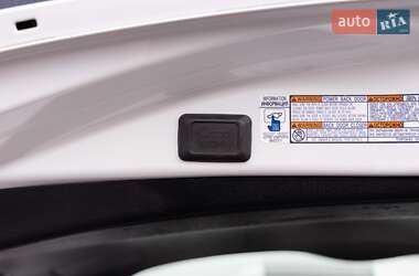 Внедорожник / Кроссовер Toyota RAV4 2017 в 