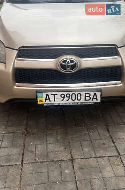 Внедорожник / Кроссовер Toyota RAV4 2010 в Калуше