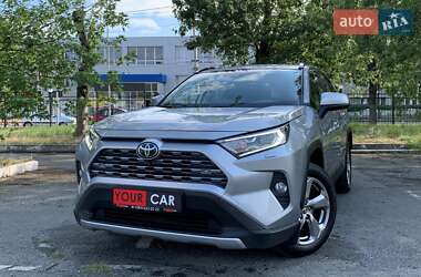 Внедорожник / Кроссовер Toyota RAV4 2019 в Киеве