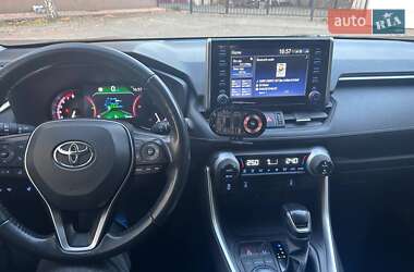 Позашляховик / Кросовер Toyota RAV4 2020 в 