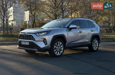 Внедорожник / Кроссовер Toyota RAV4 2020 в Киеве