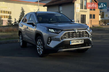 Внедорожник / Кроссовер Toyota RAV4 2020 в Киеве