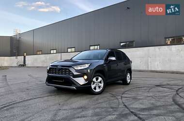 Внедорожник / Кроссовер Toyota RAV4 2020 в Киеве