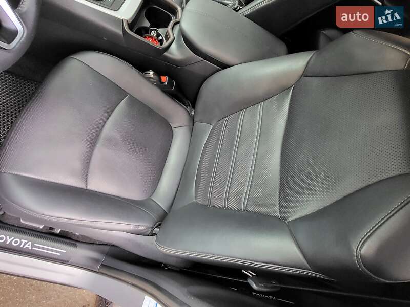 Внедорожник / Кроссовер Toyota RAV4 2021 в Чернигове