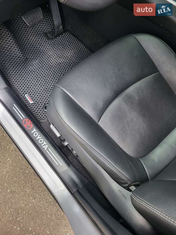 Внедорожник / Кроссовер Toyota RAV4 2021 в Чернигове