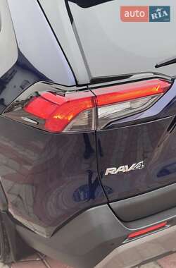 Внедорожник / Кроссовер Toyota RAV4 2021 в 