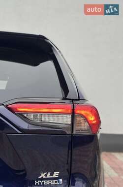 Внедорожник / Кроссовер Toyota RAV4 2021 в Умани