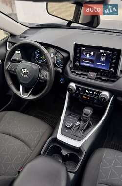 Внедорожник / Кроссовер Toyota RAV4 2021 в 
