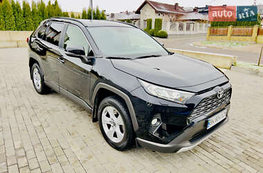 Внедорожник / Кроссовер Toyota RAV4 2019 в Ровно