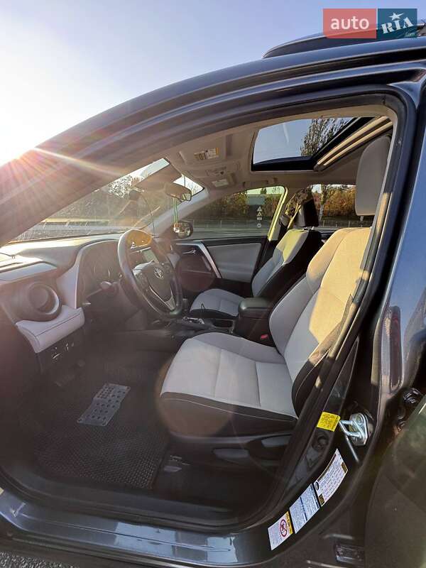 Позашляховик / Кросовер Toyota RAV4 2016 в Львові