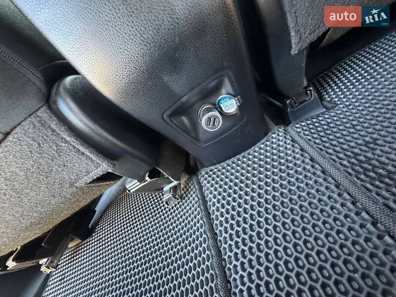 Позашляховик / Кросовер Toyota RAV4 2016 в Львові