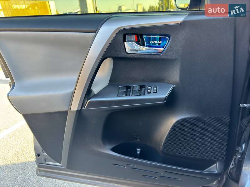 Позашляховик / Кросовер Toyota RAV4 2016 в Львові