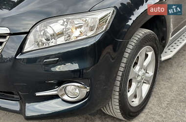 Внедорожник / Кроссовер Toyota RAV4 2011 в Ровно