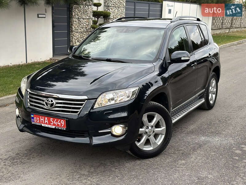 Внедорожник / Кроссовер Toyota RAV4 2011 в Ровно