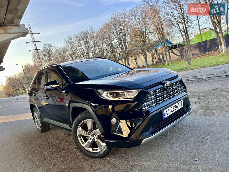 Внедорожник / Кроссовер Toyota RAV4 2021 в Киеве