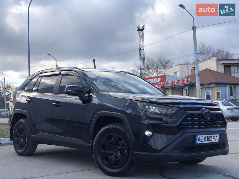 Позашляховик / Кросовер Toyota RAV4 2021 в Дніпрі