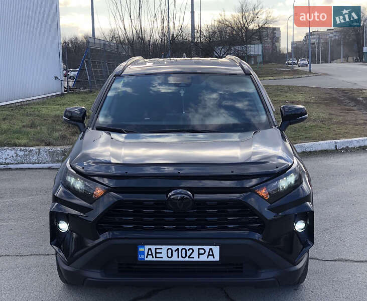 Позашляховик / Кросовер Toyota RAV4 2021 в Дніпрі