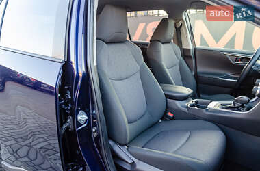 Внедорожник / Кроссовер Toyota RAV4 2019 в Киеве