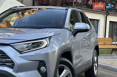 Внедорожник / Кроссовер Toyota RAV4 2018 в Дрогобыче