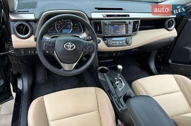 Позашляховик / Кросовер Toyota RAV4 2015 в Львові