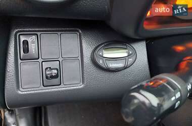 Позашляховик / Кросовер Toyota RAV4 2006 в 