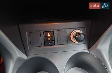Позашляховик / Кросовер Toyota RAV4 2006 в 