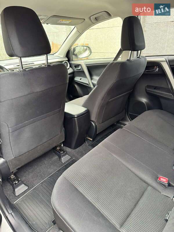 Позашляховик / Кросовер Toyota RAV4 2014 в Дніпрі