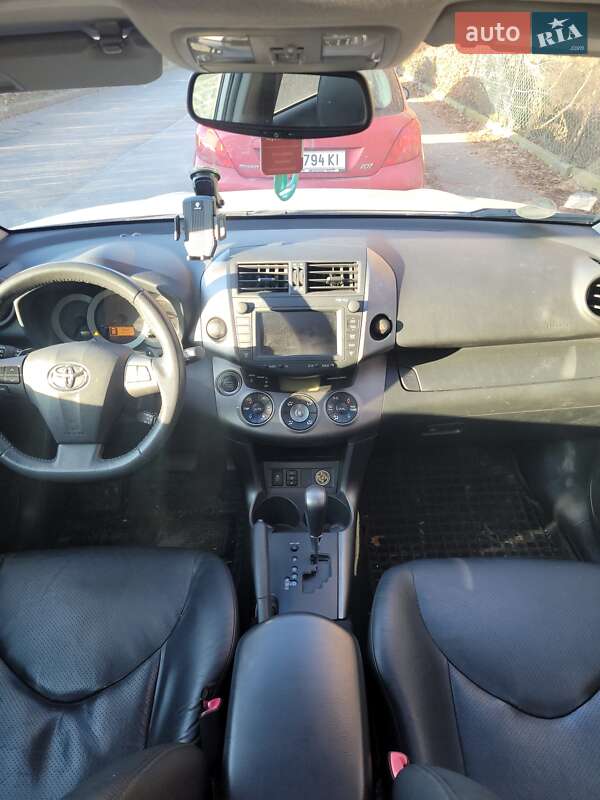 Позашляховик / Кросовер Toyota RAV4 2011 в Києві