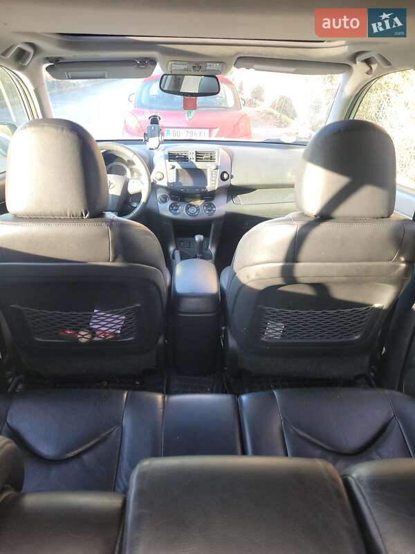 Позашляховик / Кросовер Toyota RAV4 2011 в Києві