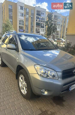 Позашляховик / Кросовер Toyota RAV4 2006 в Авангарді