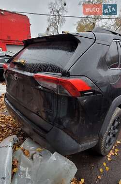 Внедорожник / Кроссовер Toyota RAV4 2021 в 