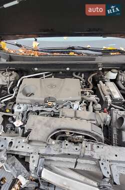 Внедорожник / Кроссовер Toyota RAV4 2021 в 
