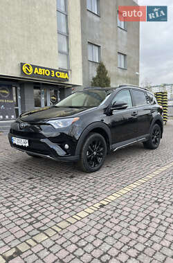 Позашляховик / Кросовер Toyota RAV4 2017 в Івано-Франківську