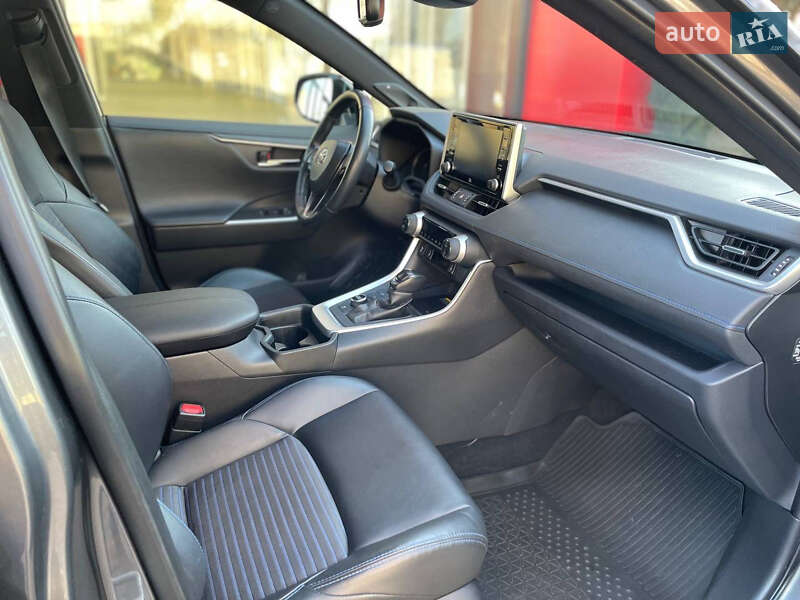Позашляховик / Кросовер Toyota RAV4 2020 в Києві