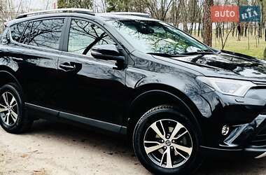 Позашляховик / Кросовер Toyota RAV4 2017 в Києві