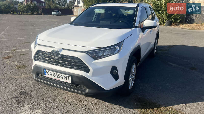 Позашляховик / Кросовер Toyota RAV4 2020 в Полтаві