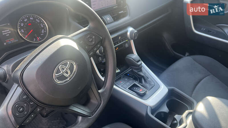 Позашляховик / Кросовер Toyota RAV4 2020 в Полтаві