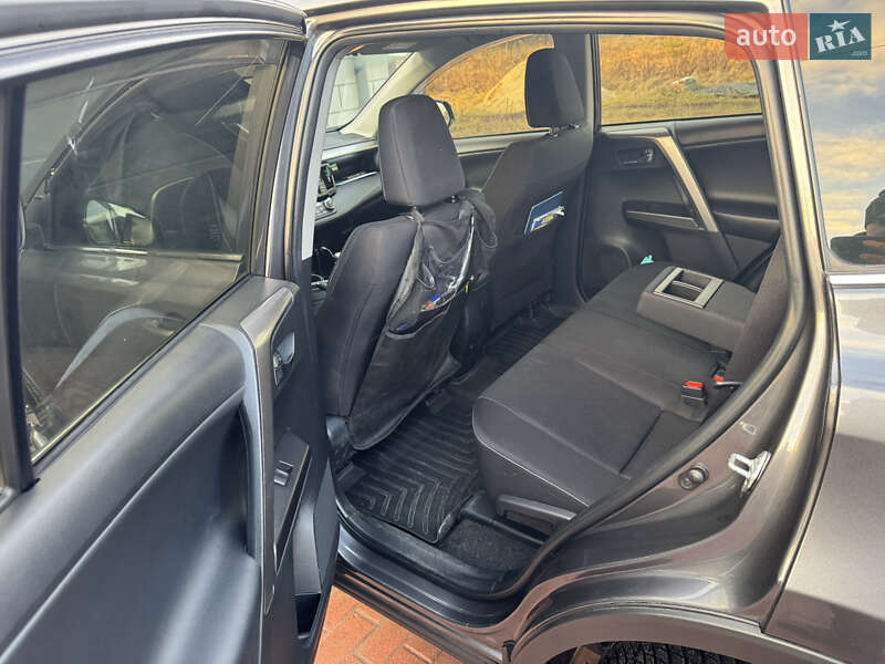 Позашляховик / Кросовер Toyota RAV4 2017 в Чернігові