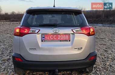 Внедорожник / Кроссовер Toyota RAV4 2015 в Калуше